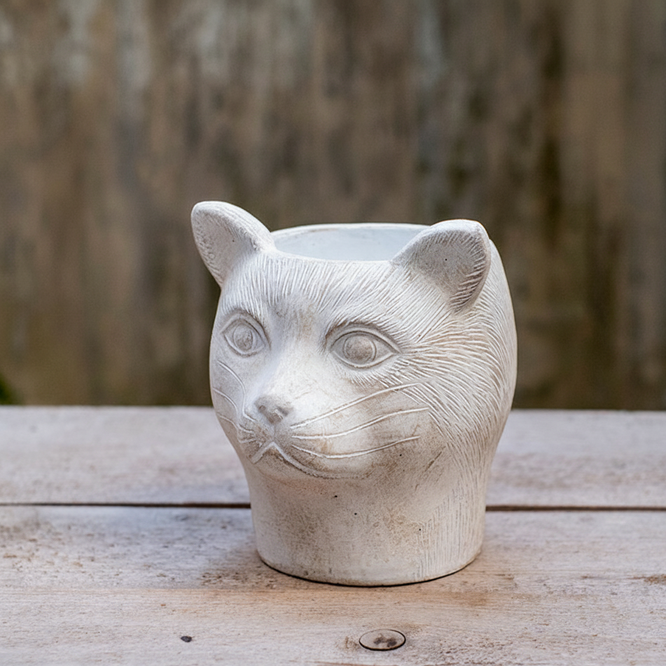 Solo display of a handcrafted sculptural vessel, measuring 18 cm (7") height x 12 cm (4.7") width