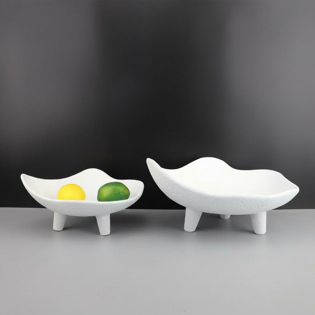 Empty black and white modern resin decorative bowls with wavy rims