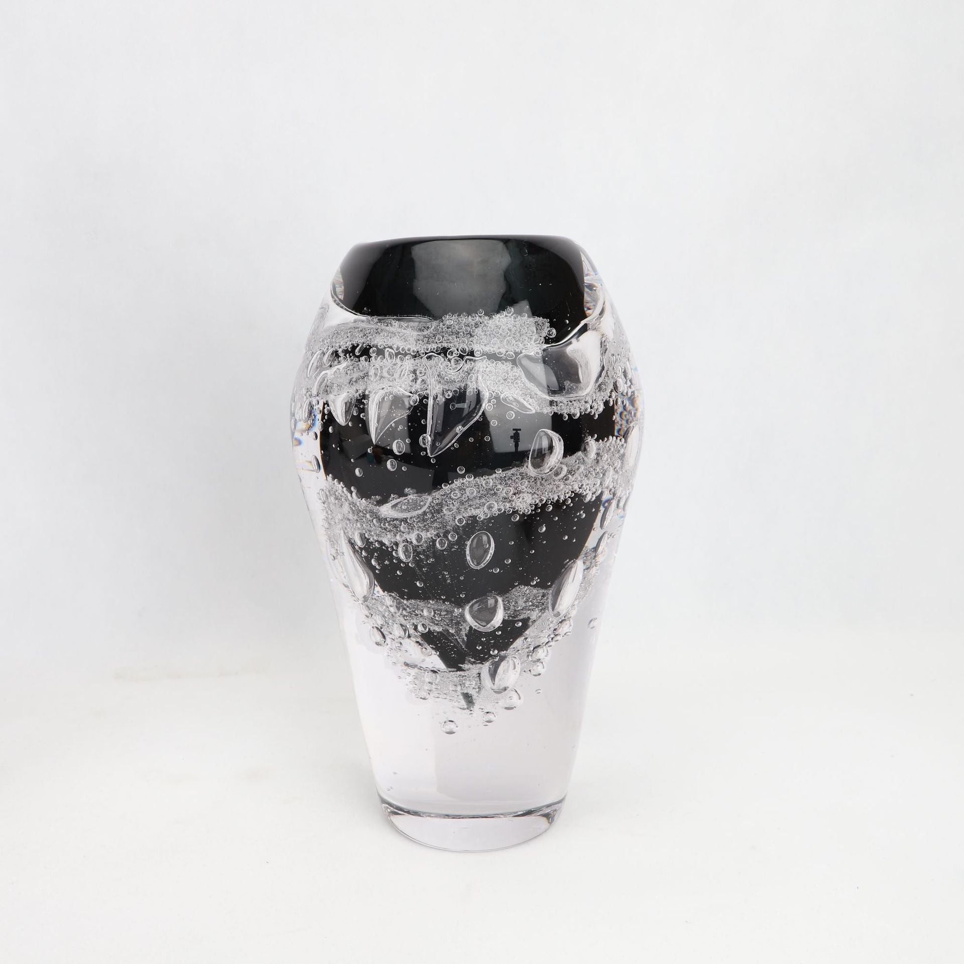 Medium glass vase dimensions