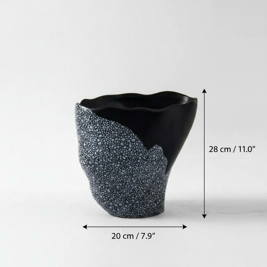 Large ceramic vase dimensions diagram