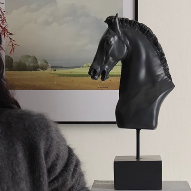 Side profile of horse sculpture on stand