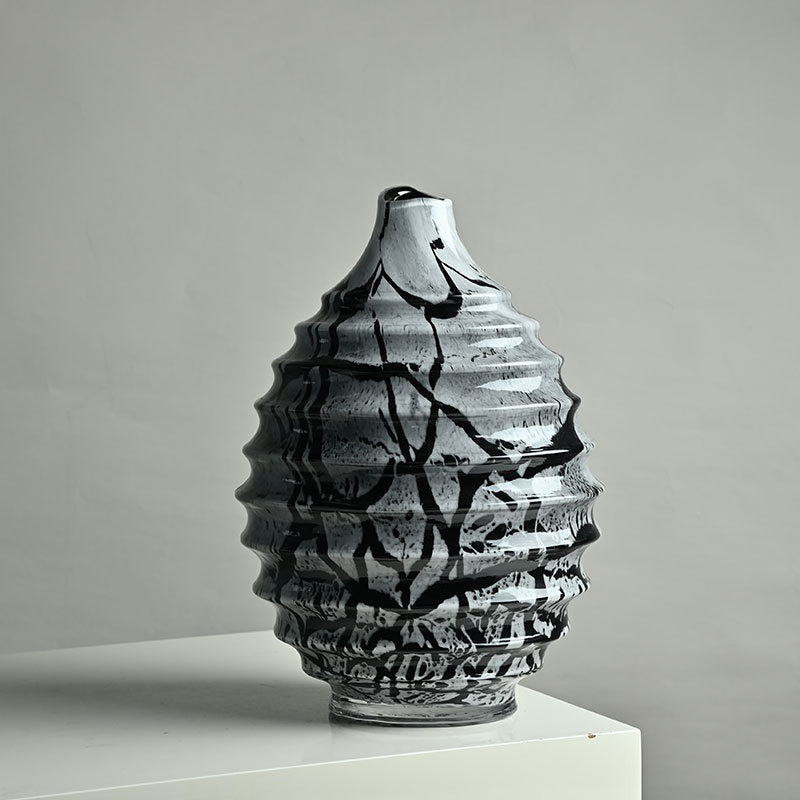 Large glass vase dimensions and scale