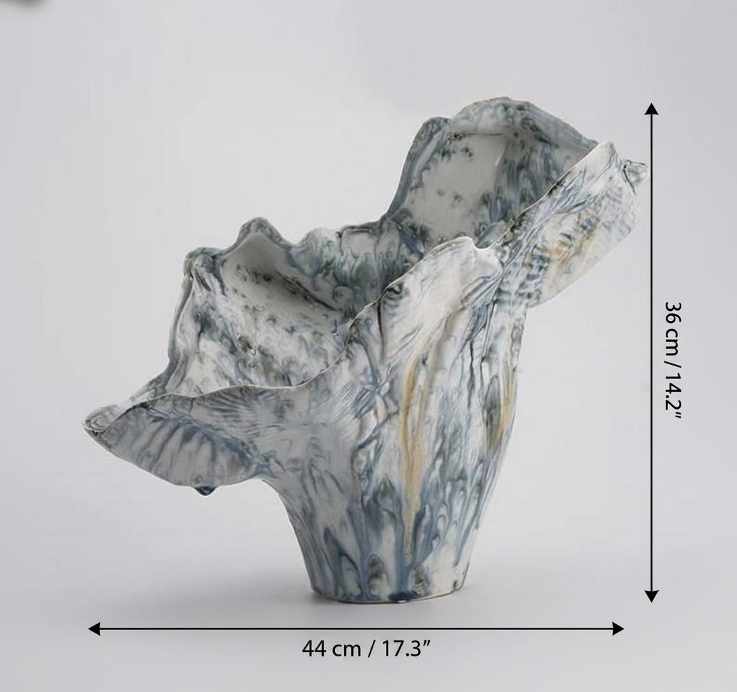 Dimensions diagram of abstract ceramic vase showing width and height
