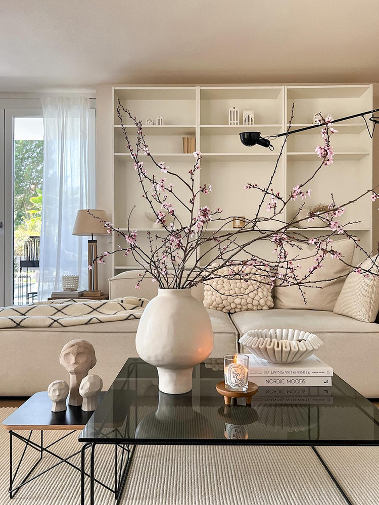 White ceramic vase dimensions diagram showing height and width