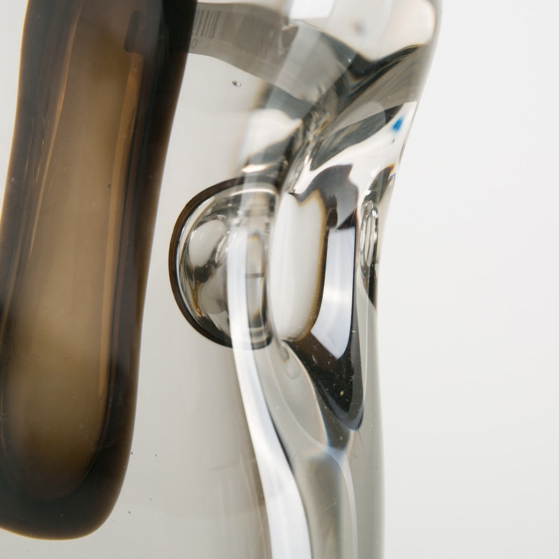 Side detail showing glass thickness and curve