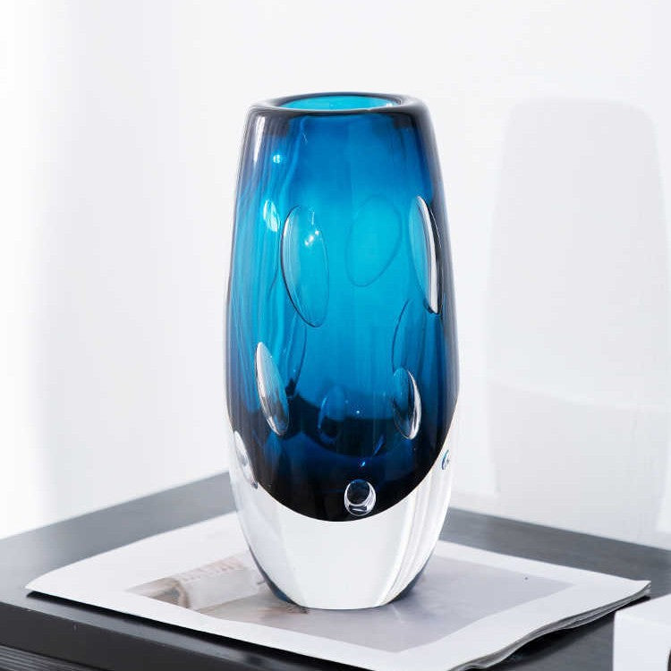 Dimensions diagram of medium blue glass vase