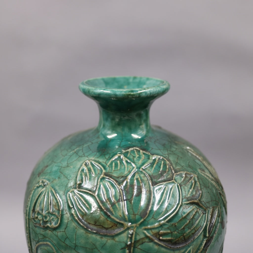Emerald Ceramic Baluster Vase Neck and Glaze Pattern