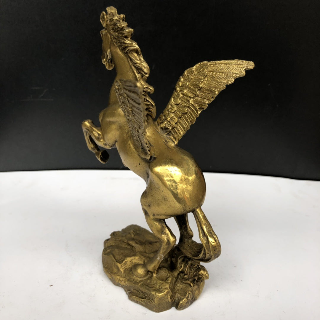 Rear view of wings and mane