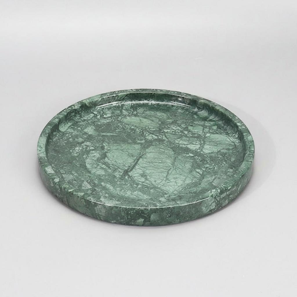 Detail of green marble veining and polished rim