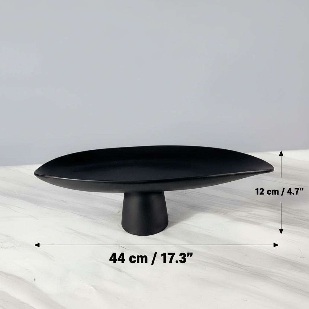 Dimensions of large black resin tray showing 44cm width and 12cm height
