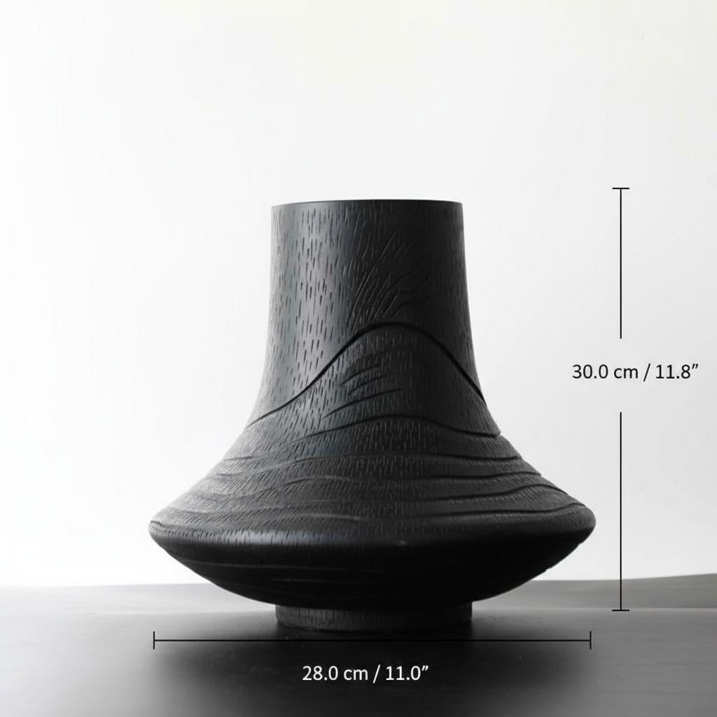 Medium vase dimensions showing 30cm height and 28cm width
