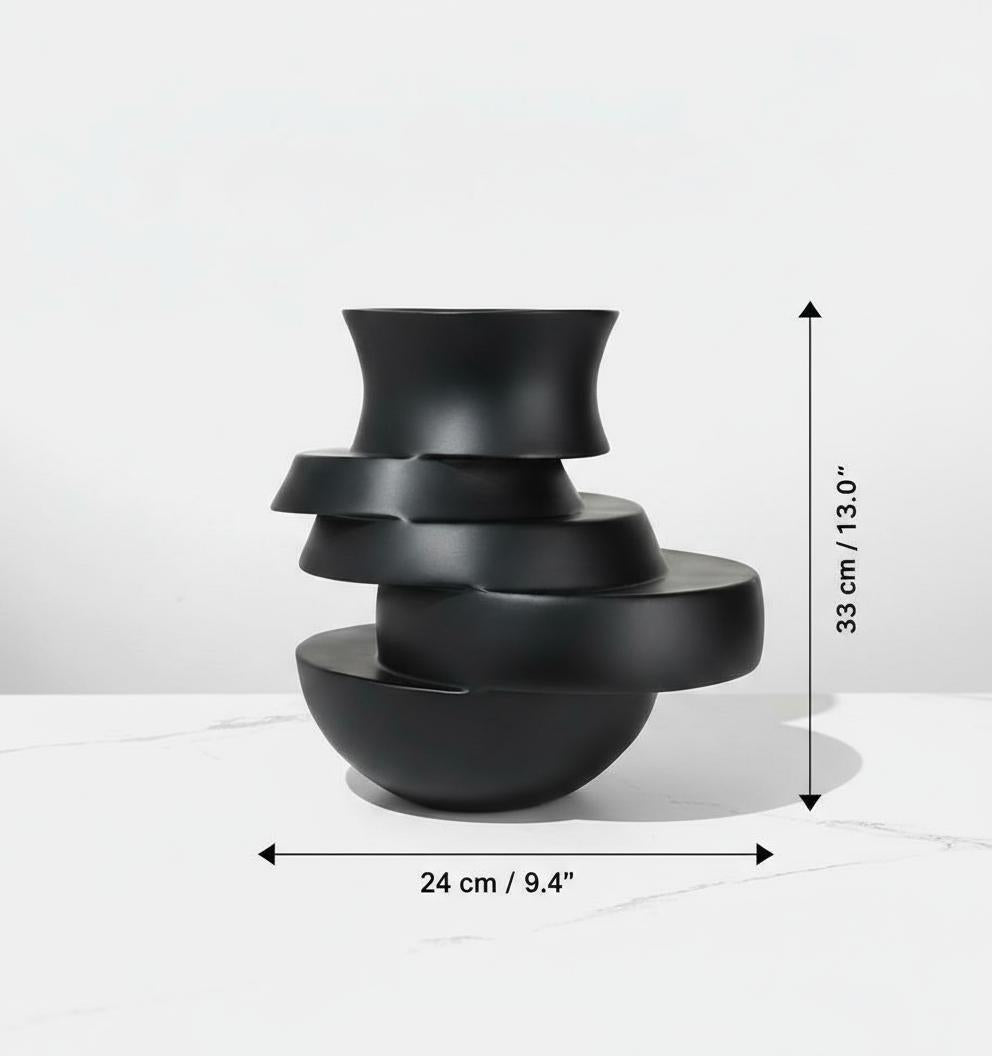 Black vase dimensions
