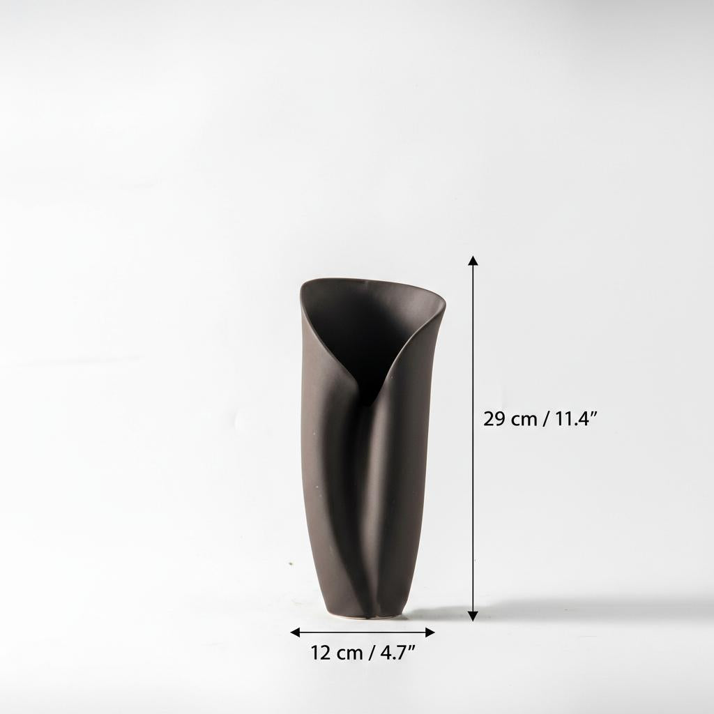 Dimensions of medium ceramic vase 29cm height