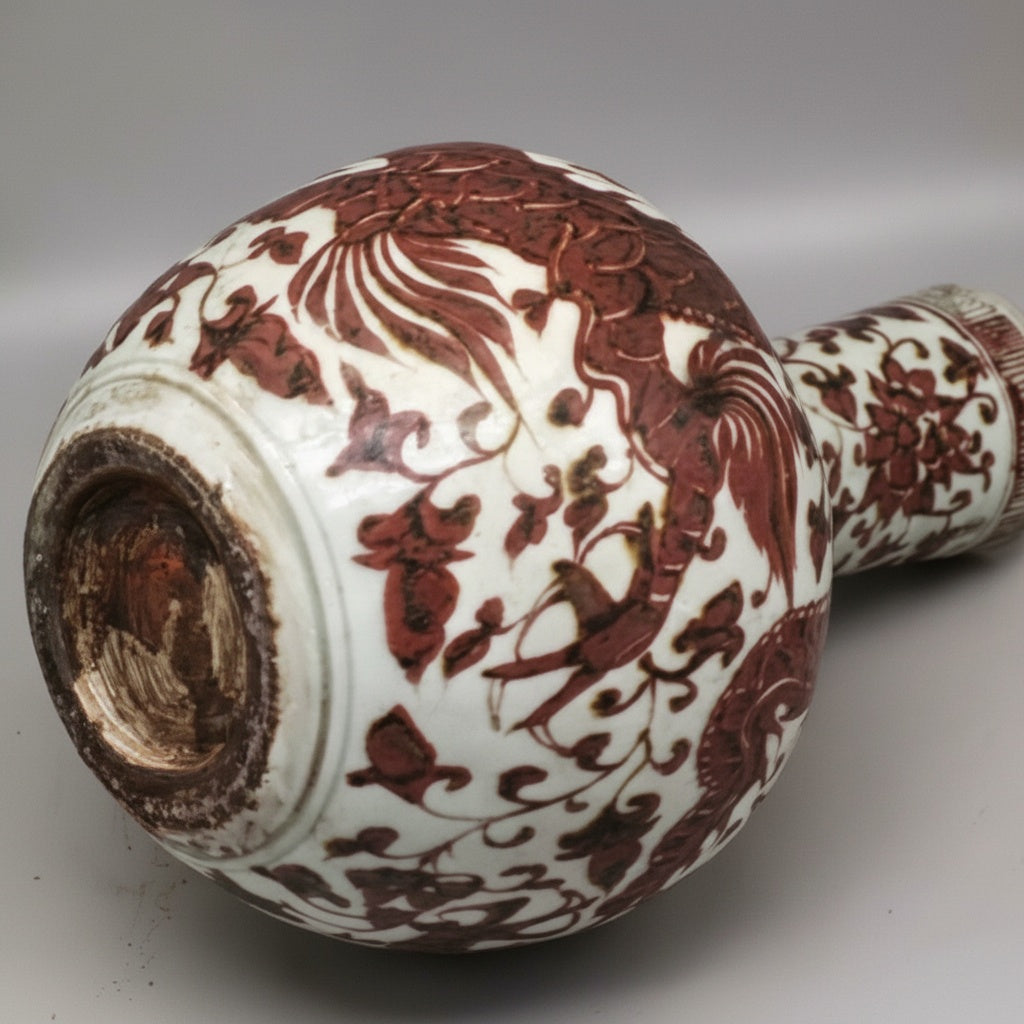 Bottom view of the porcelain vase showing the unglazed base