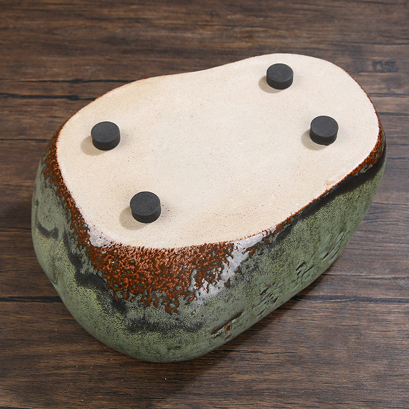 Bottom view showing feet of ceramic vessel