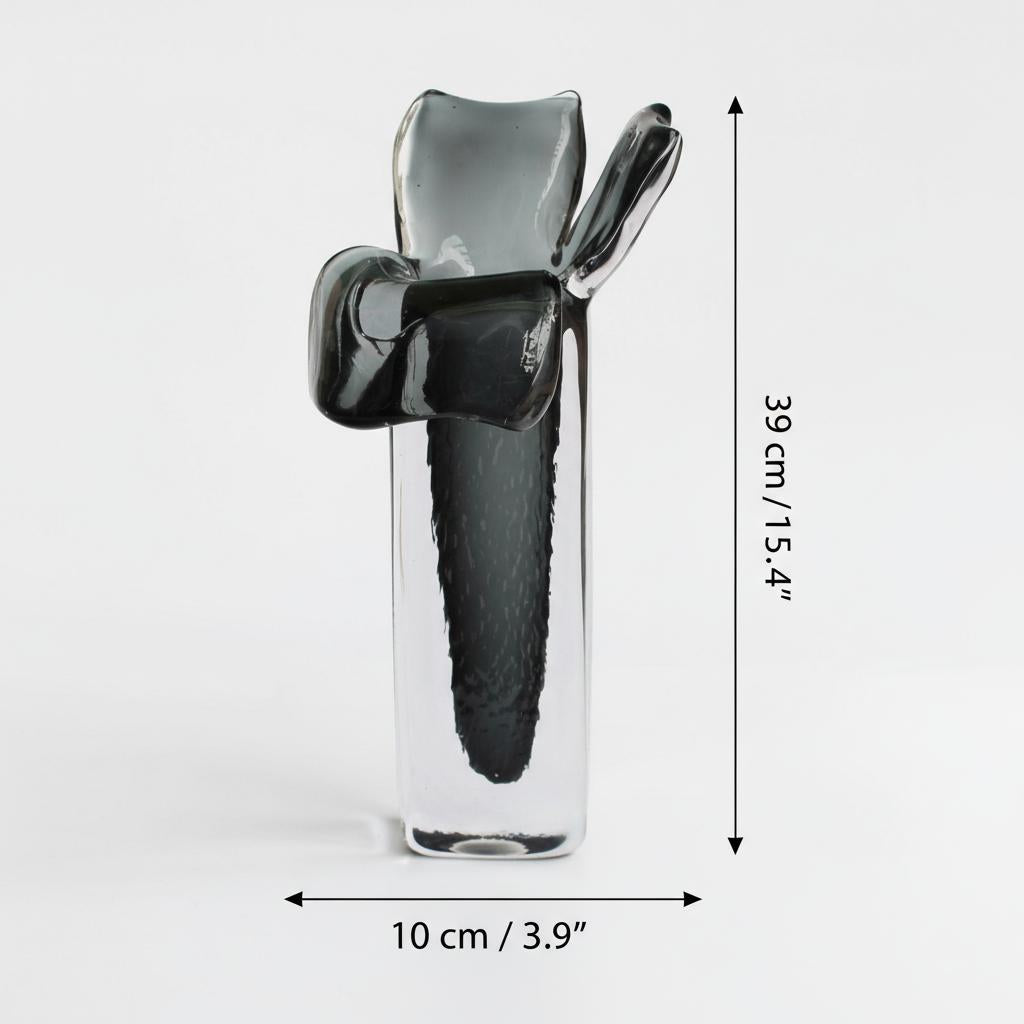 Dimensions of large glass vase measuring 39 cm in height