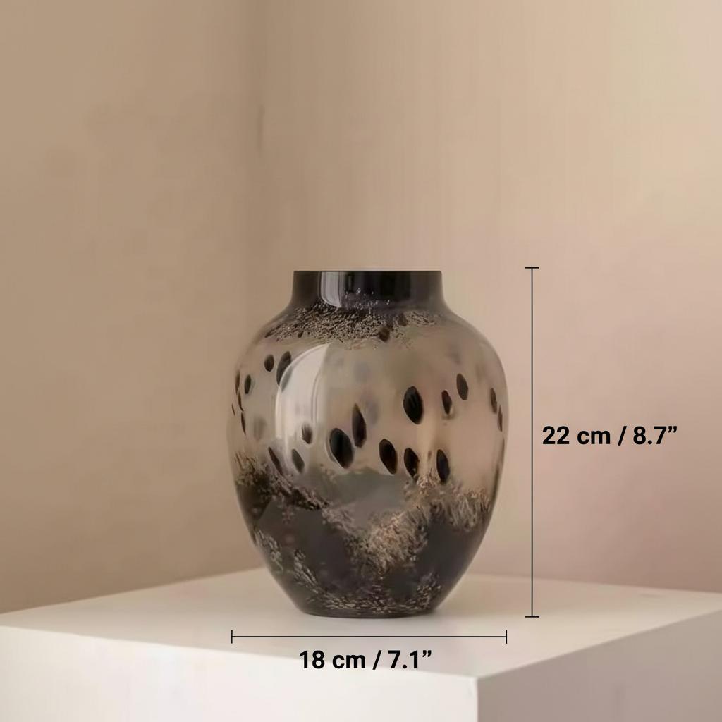 Black glass vase dimensions illustration