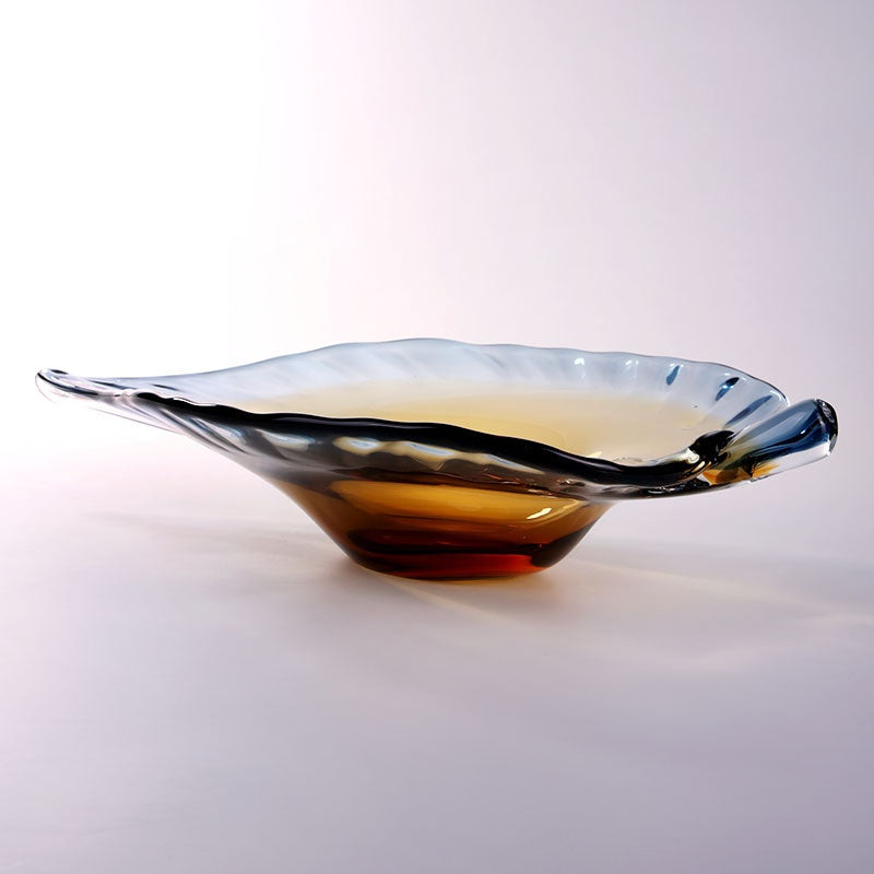 Low angle profile of curved glass leaf bowl