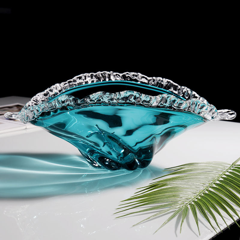 Side profile of wavy rim glass centerpiece