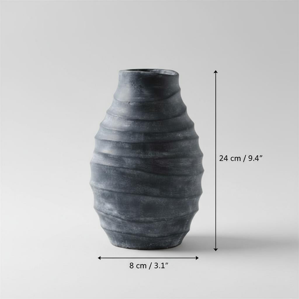 Dimensions diagram showing height and width of the ceramic vase