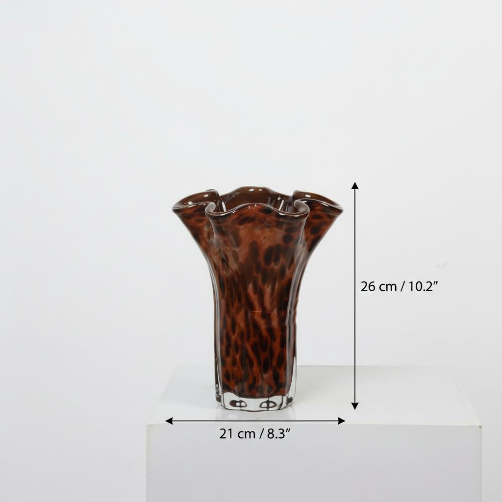 Medium amber glass vase dimensions showing 26 cm height and 21 cm width