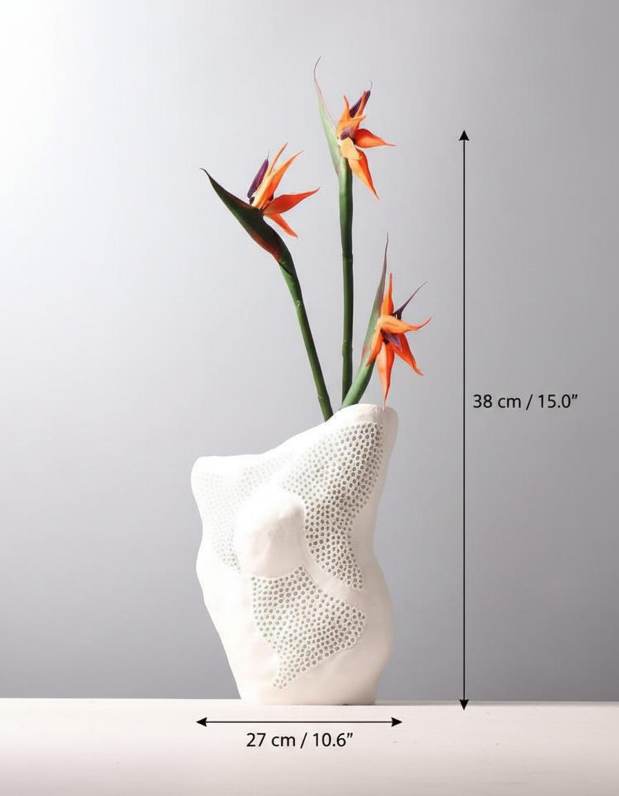 Dimensions diagram of white ceramic vase